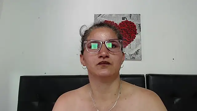 Snapshot of Angelinna_Milf chatting on 14, 10, 2025 Angelinna Milf online show from 14, 10, 2025