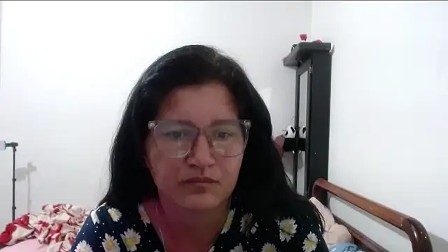 Snapshot of Angelinna_Milf chatting on 17, 9, 2025 Angelinna Milf online show from 17, 9, 2025