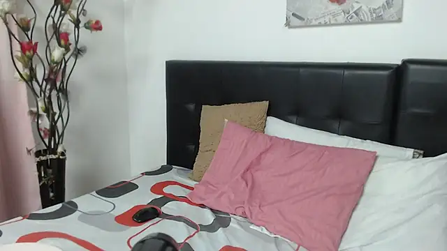 Snapshot of Angelinna_Milf chatting on 26, 1, 2025 Angelinna Milf online show from 26, 1, 2025