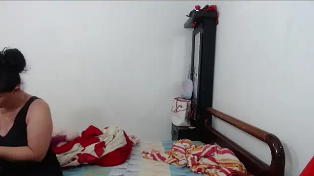 Snapshot of Angelinna_Milf chatting on 10, 9, 2025 Angelinna Milf online show from 10, 9, 2025