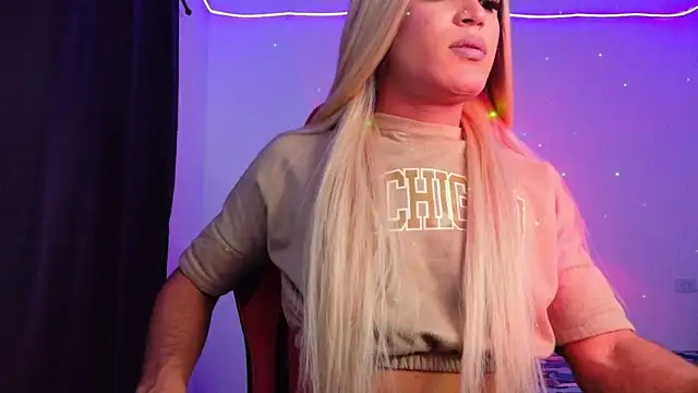 Snapshot of AllisonsweetZ chatting on 12, 11, 2025 AllisonsweetZ online show from 12, 11, 2025