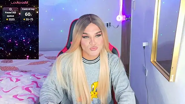 Snapshot of AllisonsweetZ chatting on 13, 10, 2025 AllisonsweetZ online show from 13, 10, 2025