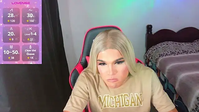 Snapshot of AllisonsweetZ chatting on 5, 11, 2025 AllisonsweetZ online show from 5, 11, 2025