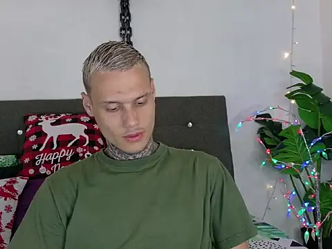 Snapshot of fucking_sinner chatting on 2, 12, 2025 fucking sinner online show from 2, 12, 2025