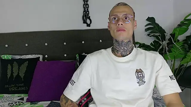 Snapshot of fucking_sinner chatting on 28, 11, 2025 fucking sinner online show from 28, 11, 2025