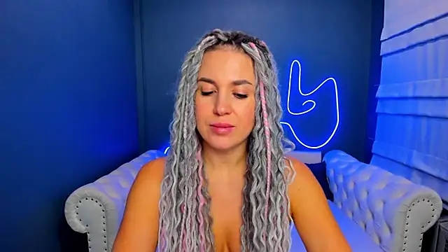 Snapshot of rock_n_roxy chatting on 7, 10, 2025 rock n roxy online show from 7, 10, 2025