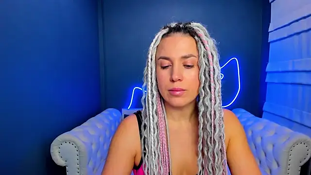 Snapshot of rock_n_roxy chatting on 24, 11, 2025 rock n roxy online show from 24, 11, 2025