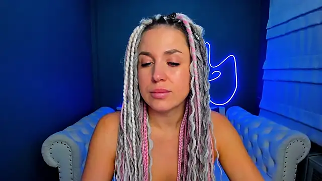 Snapshot of rock_n_roxy chatting on 12, 11, 2025 rock n roxy online show from 12, 11, 2025