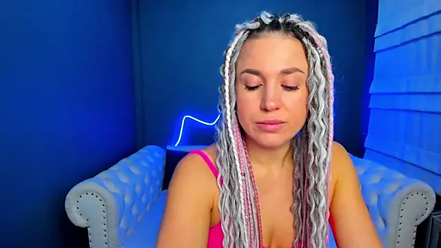 Snapshot of rock_n_roxy chatting on 19, 11, 2025 rock n roxy online show from 19, 11, 2025