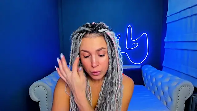 Snapshot of rock_n_roxy chatting on 6, 11, 2025 rock n roxy online show from 6, 11, 2025