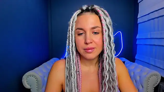 Snapshot of rock_n_roxy chatting on 21, 11, 2025 rock n roxy online show from 21, 11, 2025