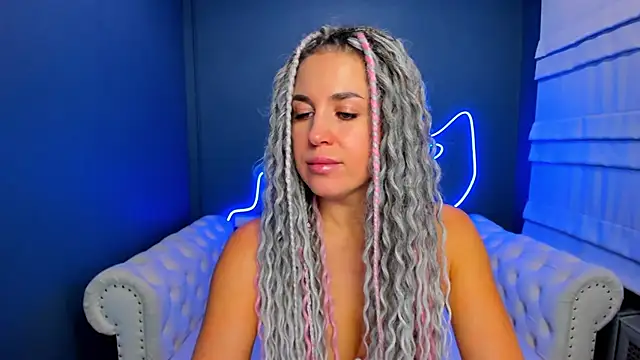 Snapshot of rock_n_roxy chatting on 9, 10, 2025 rock n roxy online show from 9, 10, 2025