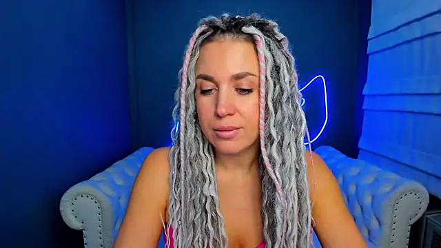 Snapshot of rock_n_roxy chatting on 7, 11, 2025 rock n roxy online show from 7, 11, 2025