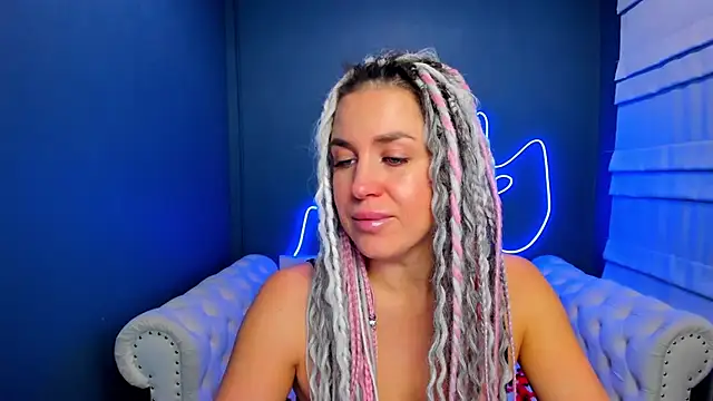 Snapshot of rock_n_roxy chatting on 1, 12, 2025 rock n roxy online show from 1, 12, 2025