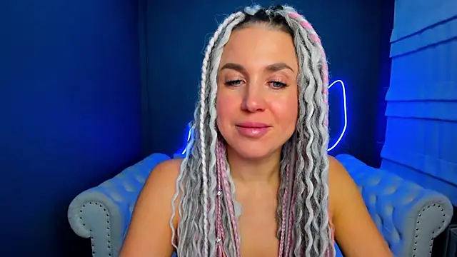 Snapshot of rock_n_roxy chatting on 17, 11, 2025 rock n roxy online show from 17, 11, 2025