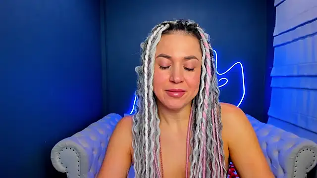 Snapshot of rock_n_roxy chatting on 29, 11, 2025 rock n roxy online show from 29, 11, 2025