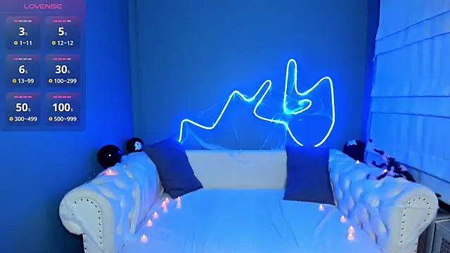 Snapshot of rock_n_roxy chatting on 31, 10, 2025 rock n roxy online show from 31, 10, 2025