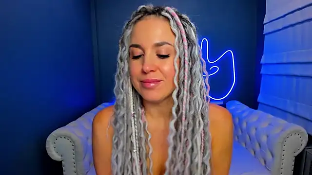 Snapshot of rock_n_roxy chatting on 23, 10, 2025 rock n roxy online show from 23, 10, 2025