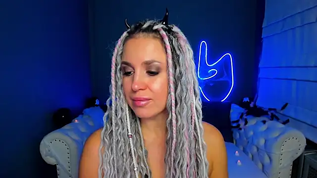 Snapshot of rock_n_roxy chatting on 1, 11, 2025 rock n roxy online show from 1, 11, 2025