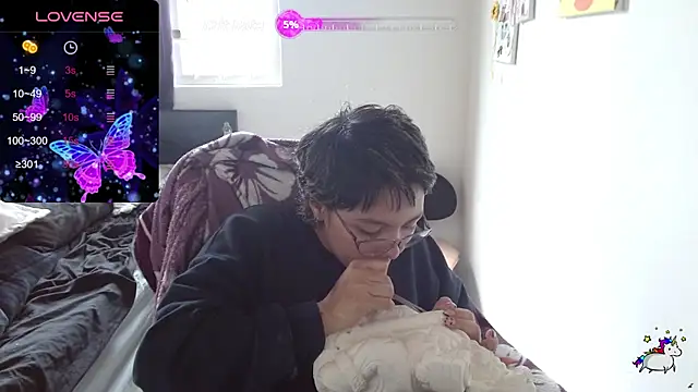 TRIXIE TANG28 online show from 16, 11, 2025