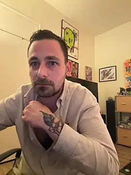 Snapshot of defbond420 chatting on 12, 9, 2025 defbond420 online show from 12, 9, 2025