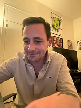 Snapshot of defbond420 chatting on 8, 10, 2025 defbond420 online show from 8, 10, 2025