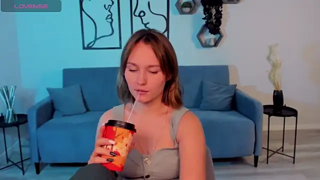 Snapshot of BritnieCute chatting on 6, 11, 2025 BritnieCute online show from 6, 11, 2025