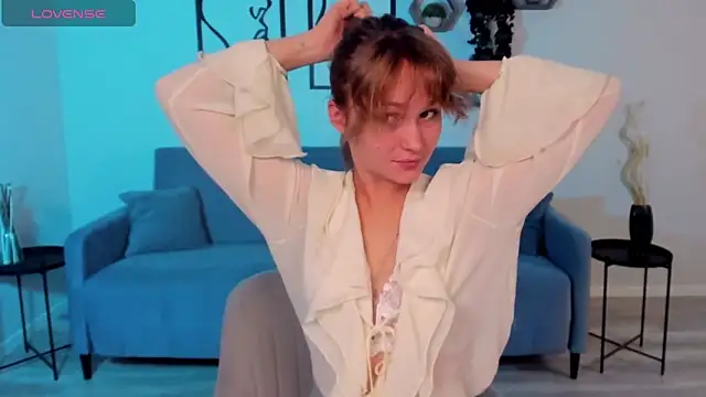 Snapshot of BritnieCute chatting on 4, 11, 2025 BritnieCute online show from 4, 11, 2025