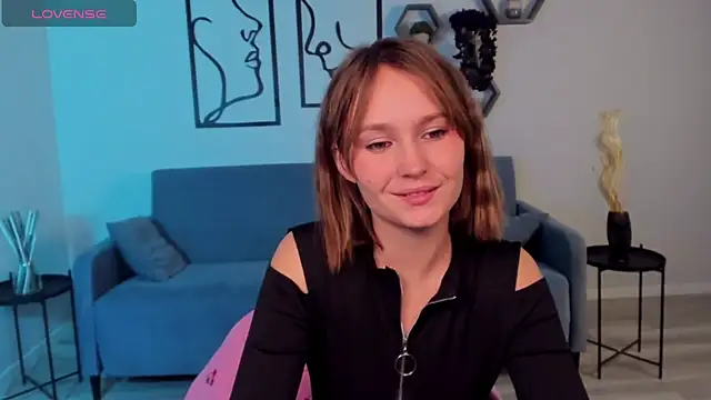 Snapshot of BritnieCute chatting on 14, 11, 2025 BritnieCute online show from 14, 11, 2025