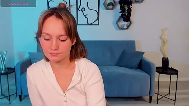 Snapshot of BritnieCute chatting on 11, 11, 2025 BritnieCute online show from 11, 11, 2025