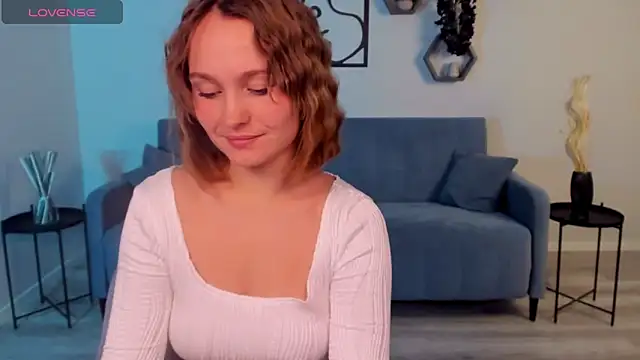 Snapshot of BritnieCute chatting on 17, 11, 2025 BritnieCute online show from 17, 11, 2025