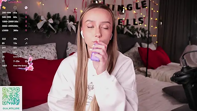 HollisBeckett online show from 21, 12, 2025