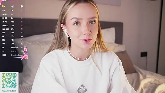 HollisBeckett online show from 14, 10, 2025