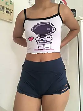 liviaduarte08 online show from 8, 3, 2025