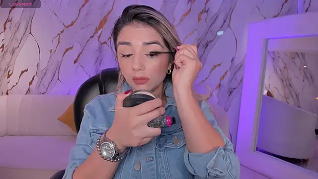 Snapshot of ChloePreston_ chatting on 27, 5, 2026 ChloePreston online show from 27, 5, 2026