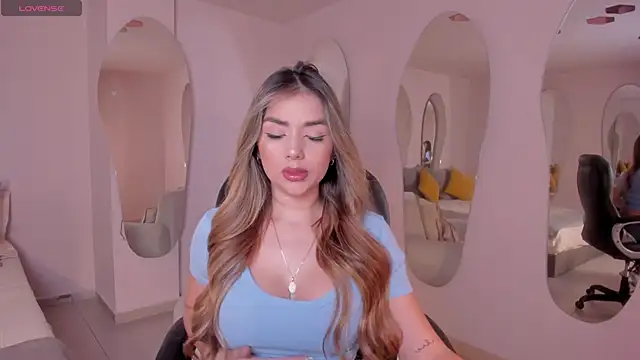 Snapshot of ChloePreston_ chatting on 5, 3, 2025 ChloePreston online show from 5, 3, 2025