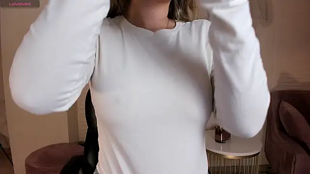 Snapshot of ChloePreston_ chatting on 17, 3, 2025 ChloePreston online show from 17, 3, 2025