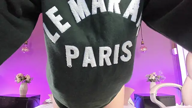 BellaClaiir online show from 4, 11, 2025