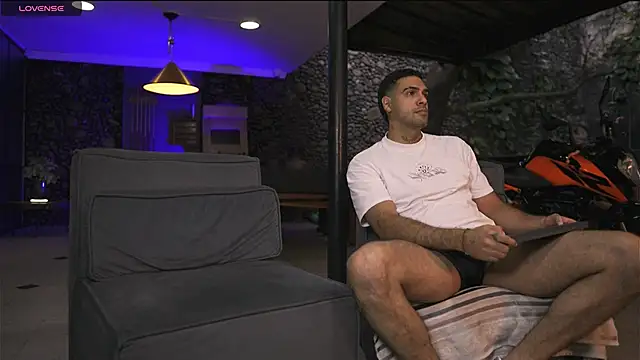 LeoSalvatore  online show from 8, 11, 2025