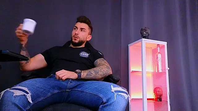 MightyAaron66 online show from 6, 3, 2025