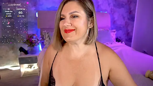 Snapshot of KiraRoxx chatting on 19, 7, 2026 KiraRoxx online show from 19, 7, 2026