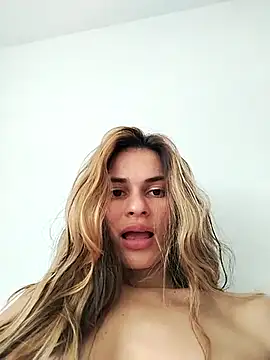 cuteluci  online show from 17, 2, 2025