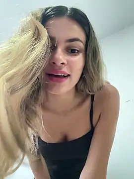 Snapshot of cuteluci_ chatting on 20, 5, 2026 cuteluci online show from 20, 5, 2026