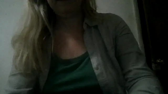 Snapshot of Emilylyn2501 chatting on 5, 12, 2024 Emilylyn2501 online show from 5, 12, 2024