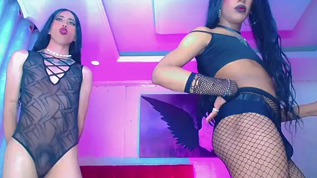 NahomiCamper online show from 18, 11, 2025