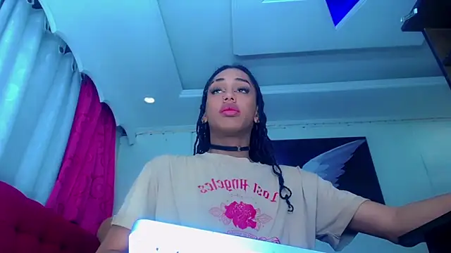 NahomiCamper online show from 17, 12, 2025