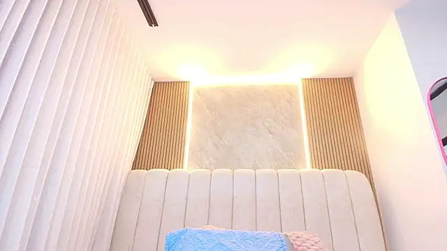 kata hazel online show from 13, 4, 2026