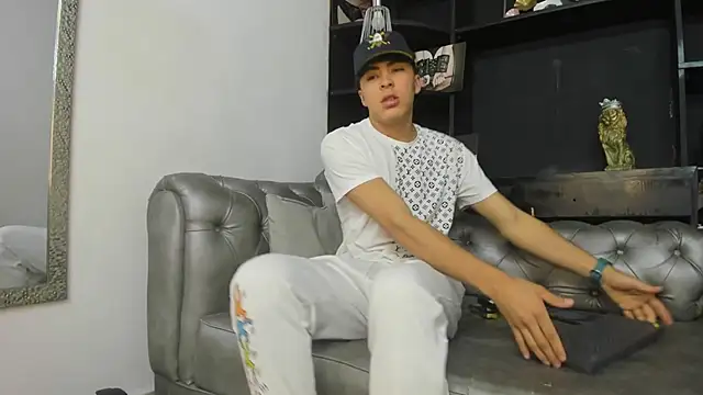 Snapshot of HeellBoy_ chatting on 10, 10, 2025 HeellBoy online show from 10, 10, 2025