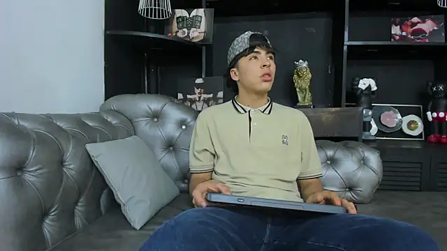 Snapshot of HeellBoy_ chatting on 11, 10, 2025 HeellBoy online show from 11, 10, 2025