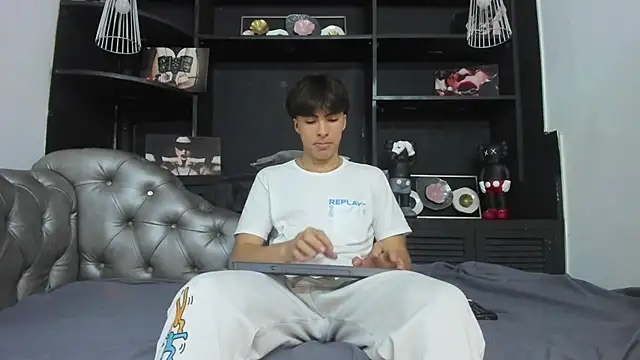 Snapshot of HeellBoy_ chatting on 14, 10, 2025 HeellBoy online show from 14, 10, 2025